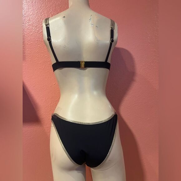 BEACH BUNNY BIKINI SET .. - Picture 9 of 11